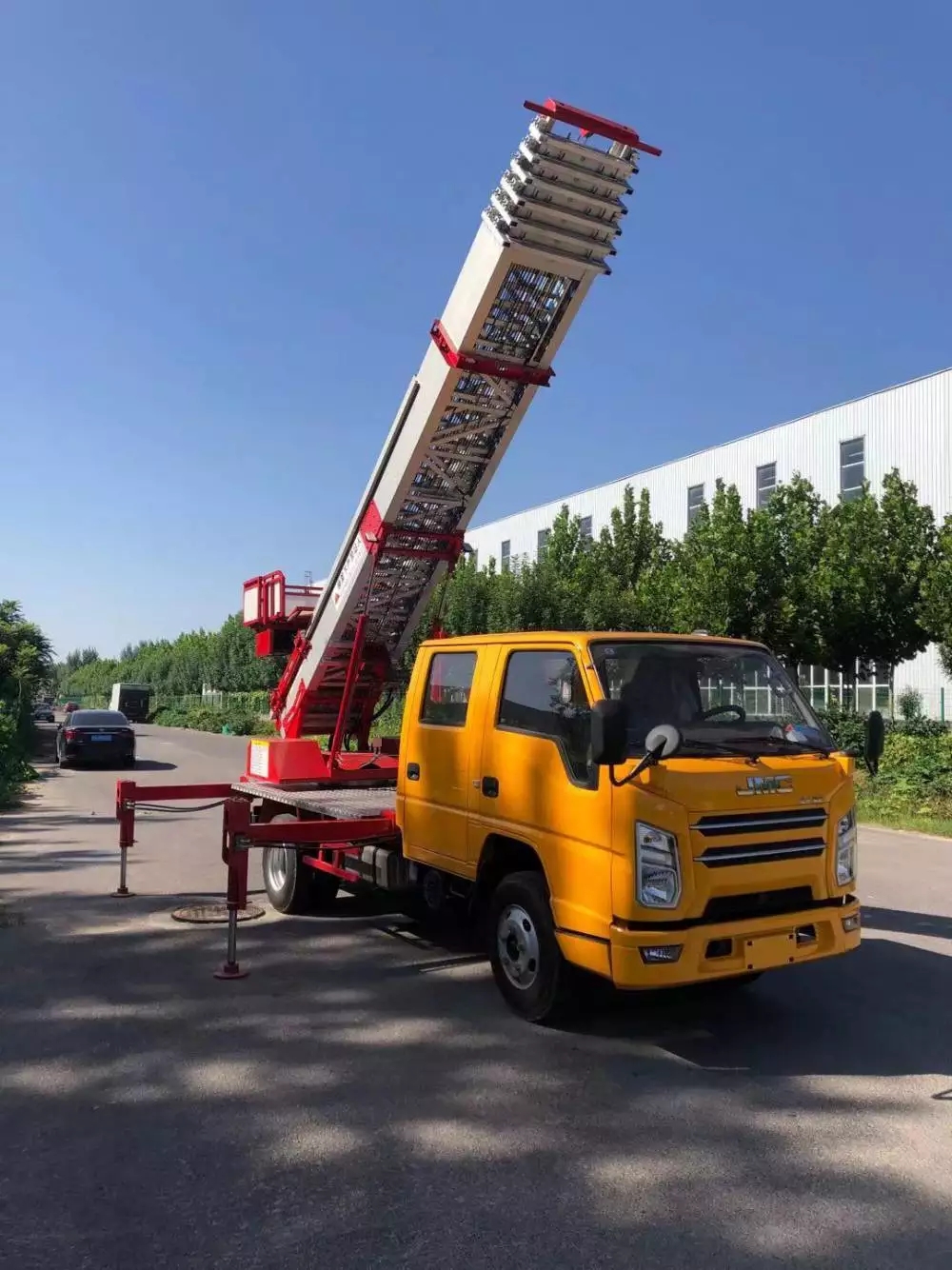 沙湖镇附近的云梯车出租服务：轻松解决高空作业需求