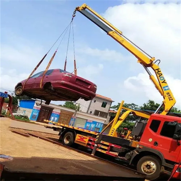 沙湖镇吊车吊汽车的正确方法